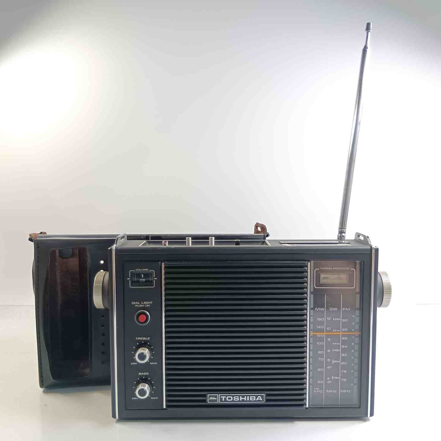 TOSHIBA 東芝 ラジオ RP-750F 3バンド FM MW SW 昭和レトロ