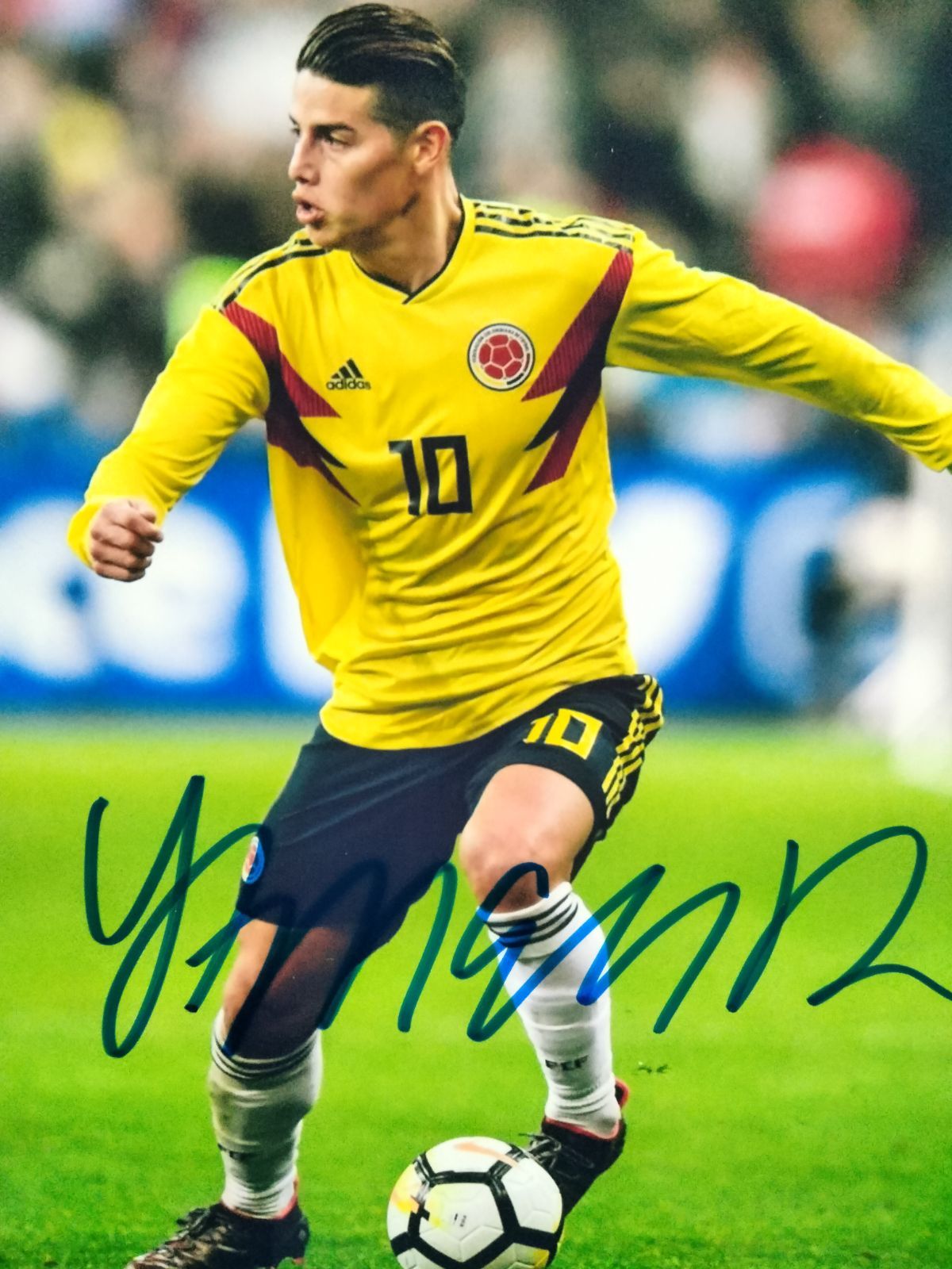 セール中…ロドリゲス直筆サイン入り写真…サッカー コロンビア代表 セール中…ロドリゲス…直筆サイン入り超特大写真…サッカー