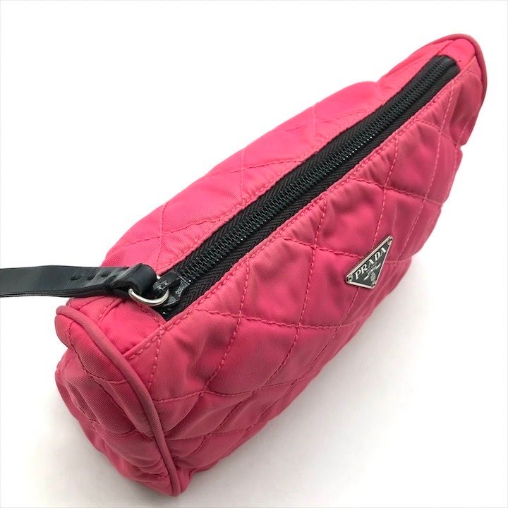 プラダ　キルティング　ポーチ　三角ロゴ　テスート　ナイロン　ストラップ　カード有 プラダ キルティング ポーチ 三角ロゴ テスート ナイロン ストラップ