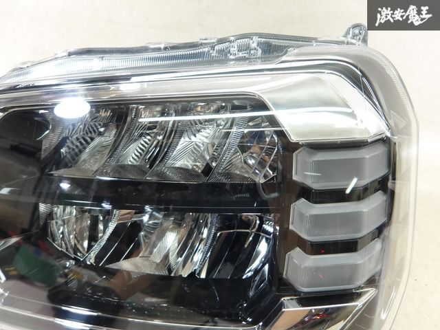 タフト　ヘッドライト　左　L 81150-B2B40 LA900S ダイハツLA900SタフトLA910S純正フロント左LEDヘッドライト81150