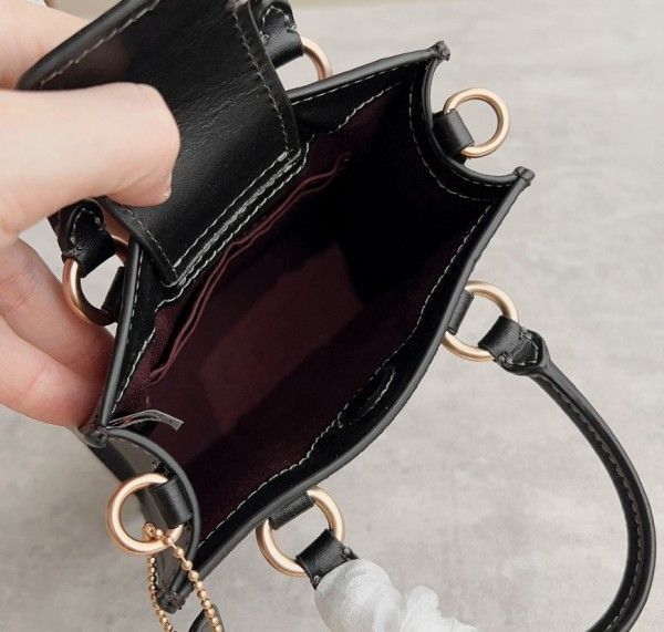 プレゼントにも最適 COACH