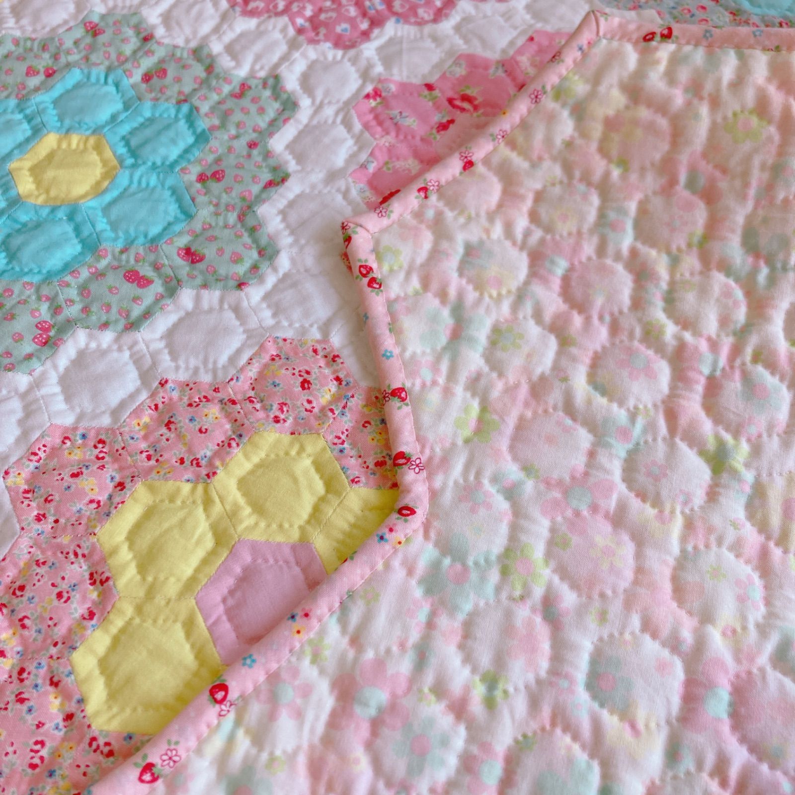 本物 おばあちゃんの花園キルト（ホワイト） おばあちゃんの花園