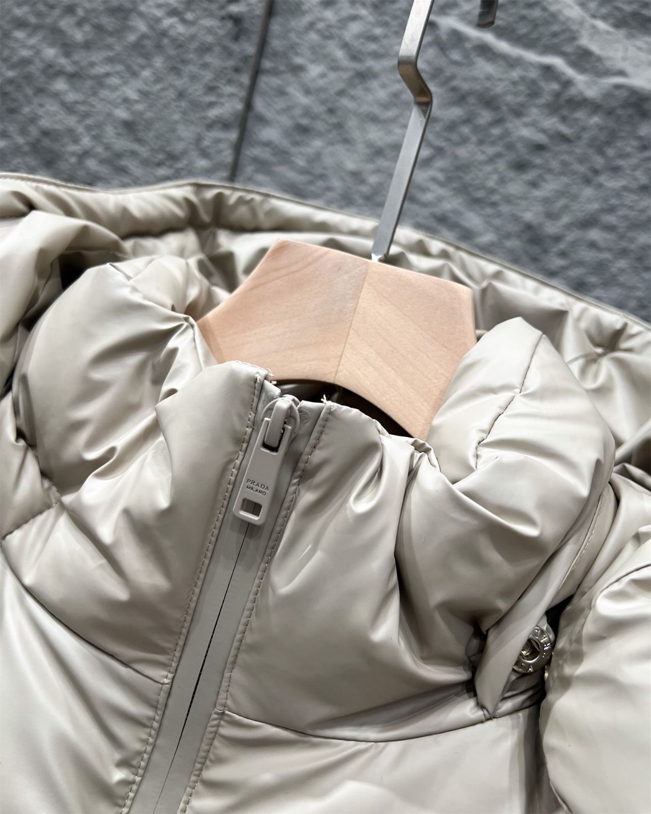 6万取引突破★UPS速達便【PRADA】29Y152 1U71_ダウンジャケット 6万取引突破☆UPS速達便利用！【PRADA】ダウンジャケット