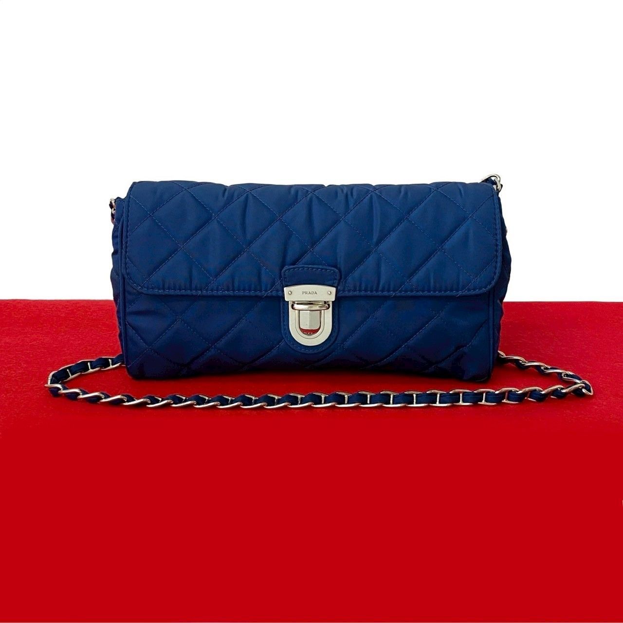 極 美品 PRADA プラダ ロゴ 金具 キルティング ナイロン 極 美品 PRADA プラダ ロゴ 金具 キルティング ナイロン