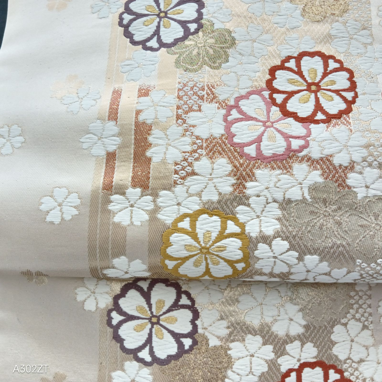 アンティーク　艶やか刺繍　名古屋帯　正絹 アンティーク 艶やか刺繍 名古屋帯 正絹