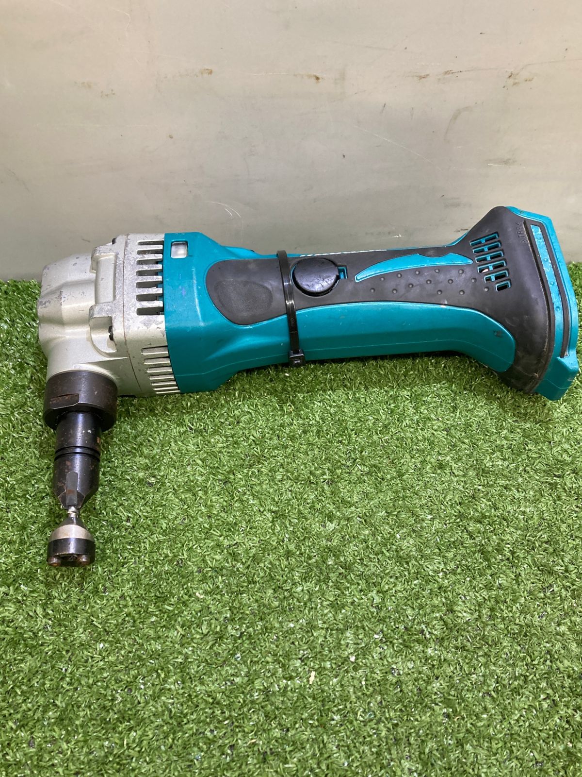 0921 マキタ makita 充電式ニブラ 18V 1.6mm 3.0Ah バッテリ 充電器 ケース別売 JN161DZ IT4E3INMDD5C