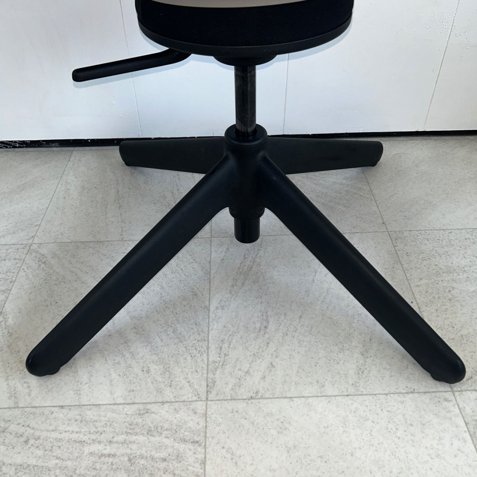 KOKUYO ingLIFE ミディアムグレージュ 固定脚 肘かけ無し 愛知県】美品