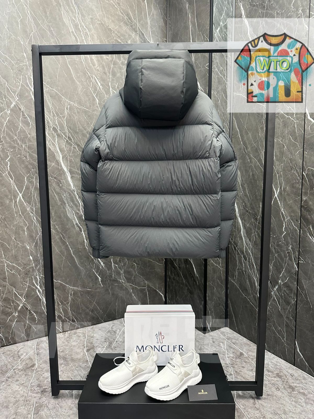 MONCLERモンクレール 灰色の短い男性｜本日限定特価｜新品未使用