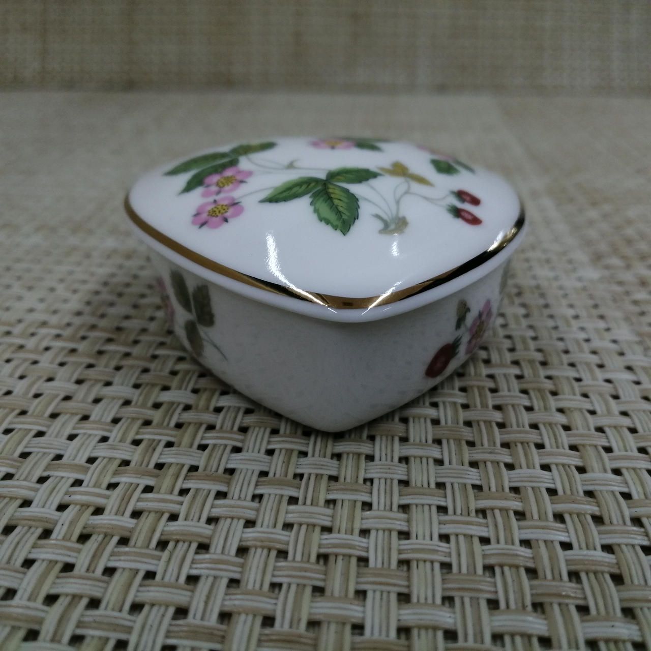 WEDG WOOD ワイルドストロベリー小物入れ 【WEDG WOOD Wild