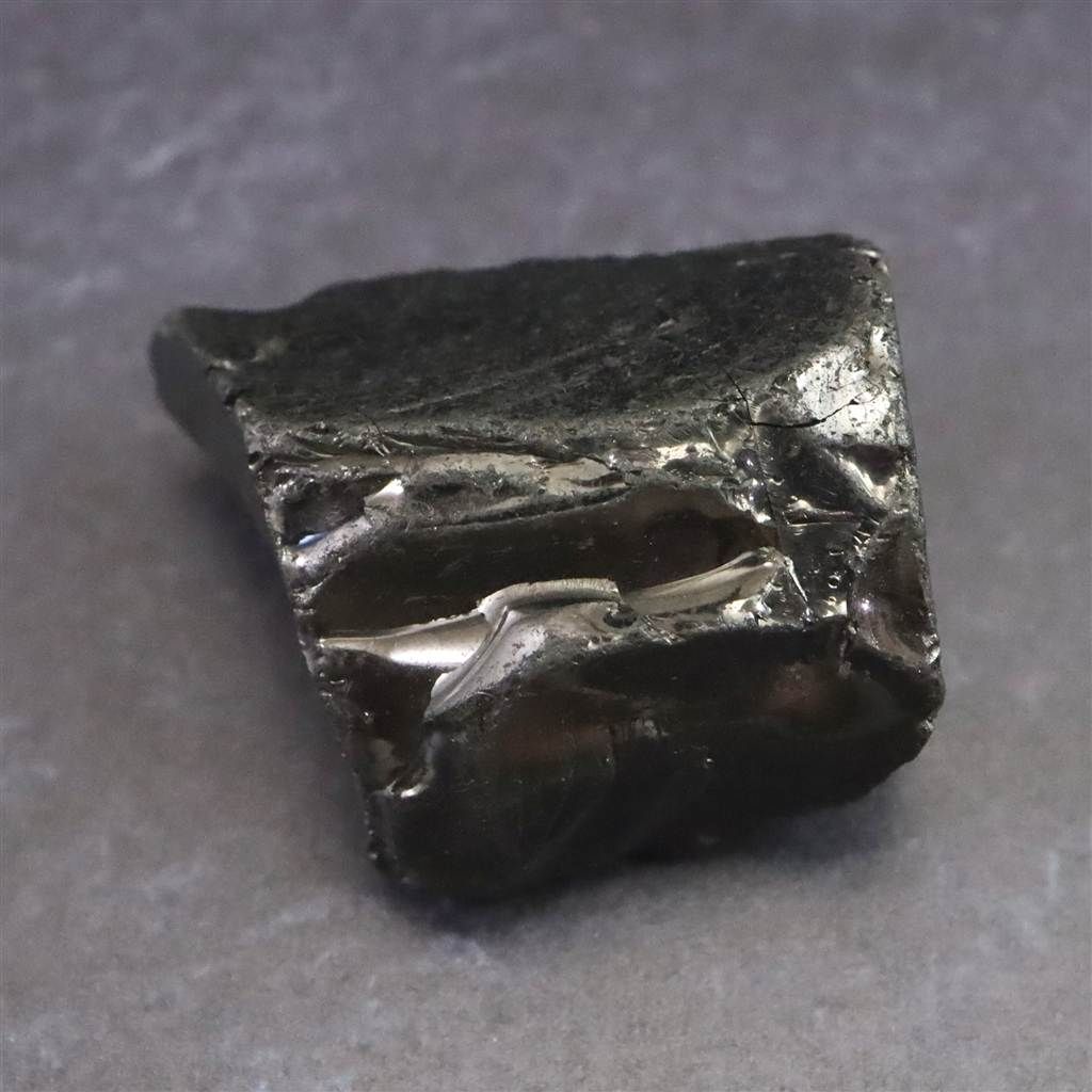 ロシア産 ノーブルシュンガイト エリートシュンガイト 原石 5.6g