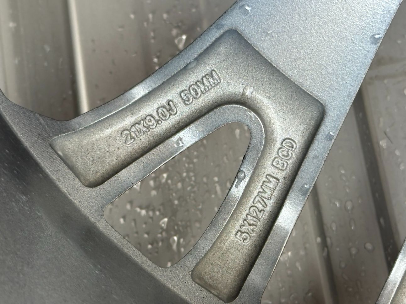 【期間限特別価格】 JEEP ジープ グランドチェロキー グラチェロ WL サミット 純正アルミホイール センターキャップ有り 21インチ 9J 50 PCD127-5H タイヤ ミシュラン X-ICE SNOW SUV 275 45R21 4本セット 品 未来的な