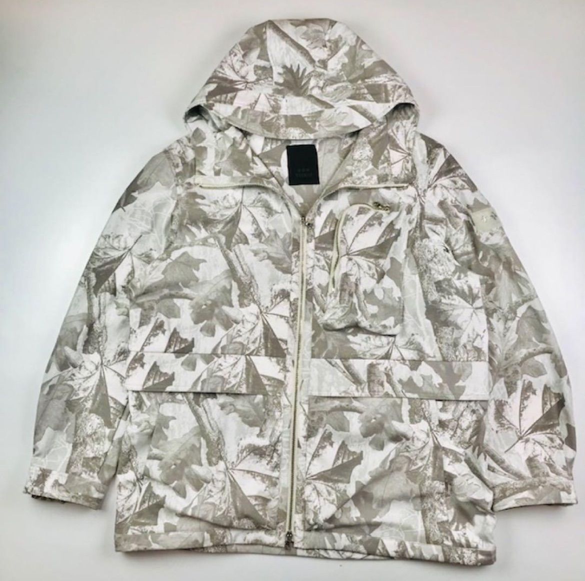 極美品☆TATRAS☆タトラス・ケイド メンズ メタルブランドアイコンロゴ 