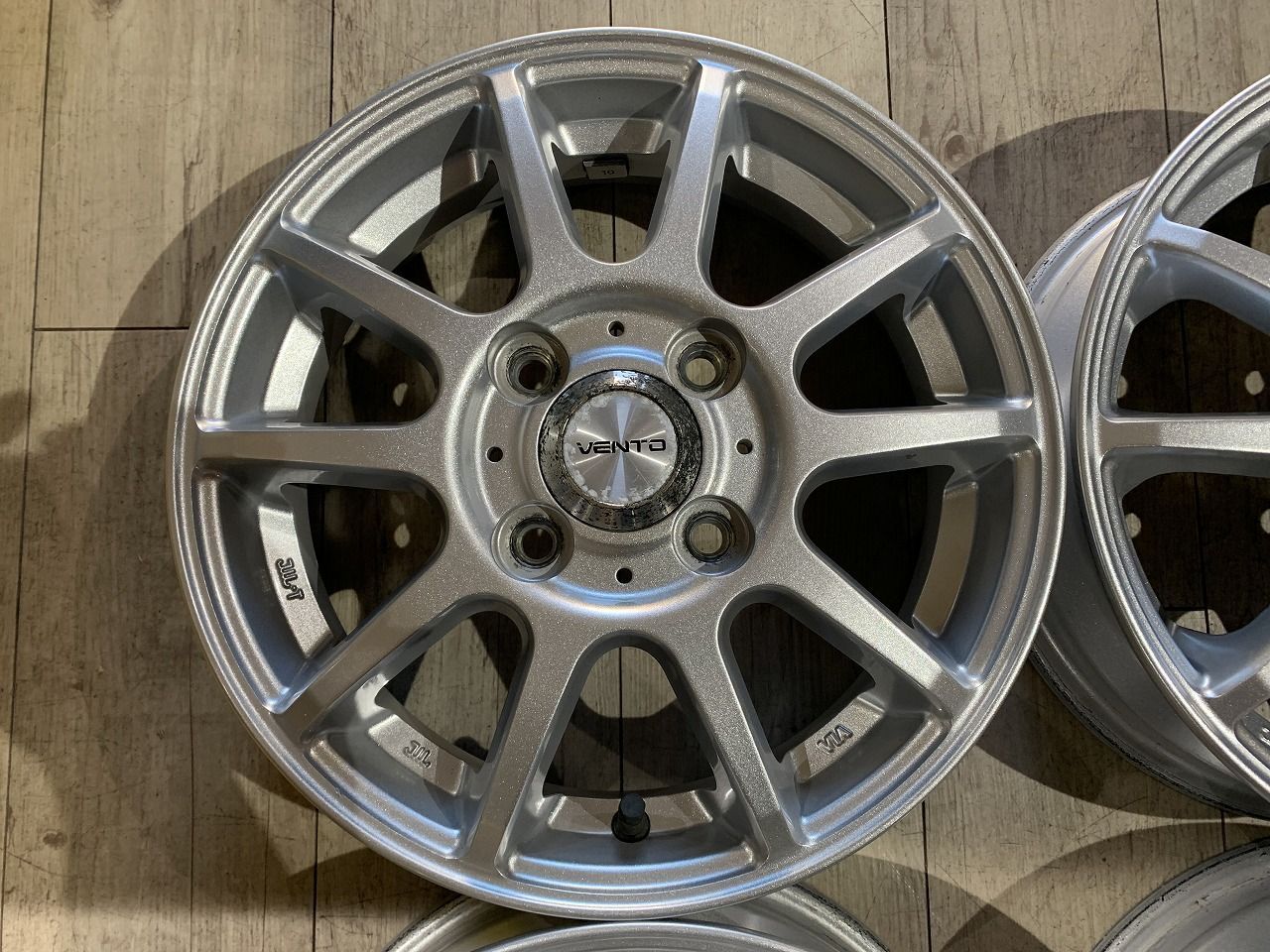 【2401067】TOPY VENTO スポークホイール 13インチ 4J +42 PCD100 4H 67mm 軽自動車 ワゴンR タント ムーブ バモス スペーシア ミラ N-BOX 等