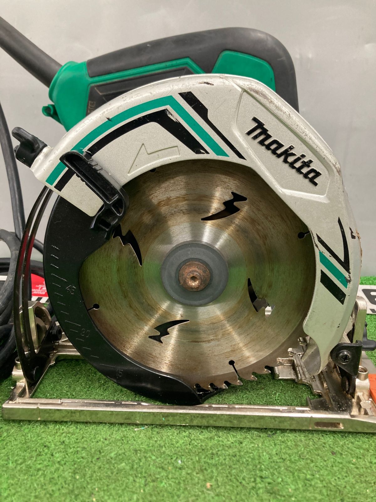 Makita マルノコ M565 165mm マキタ マルノコ M565 165mm ▽ 美 Makita マルノコ M565 165mm マキタ マルノコ M565 165mm ▽ 美