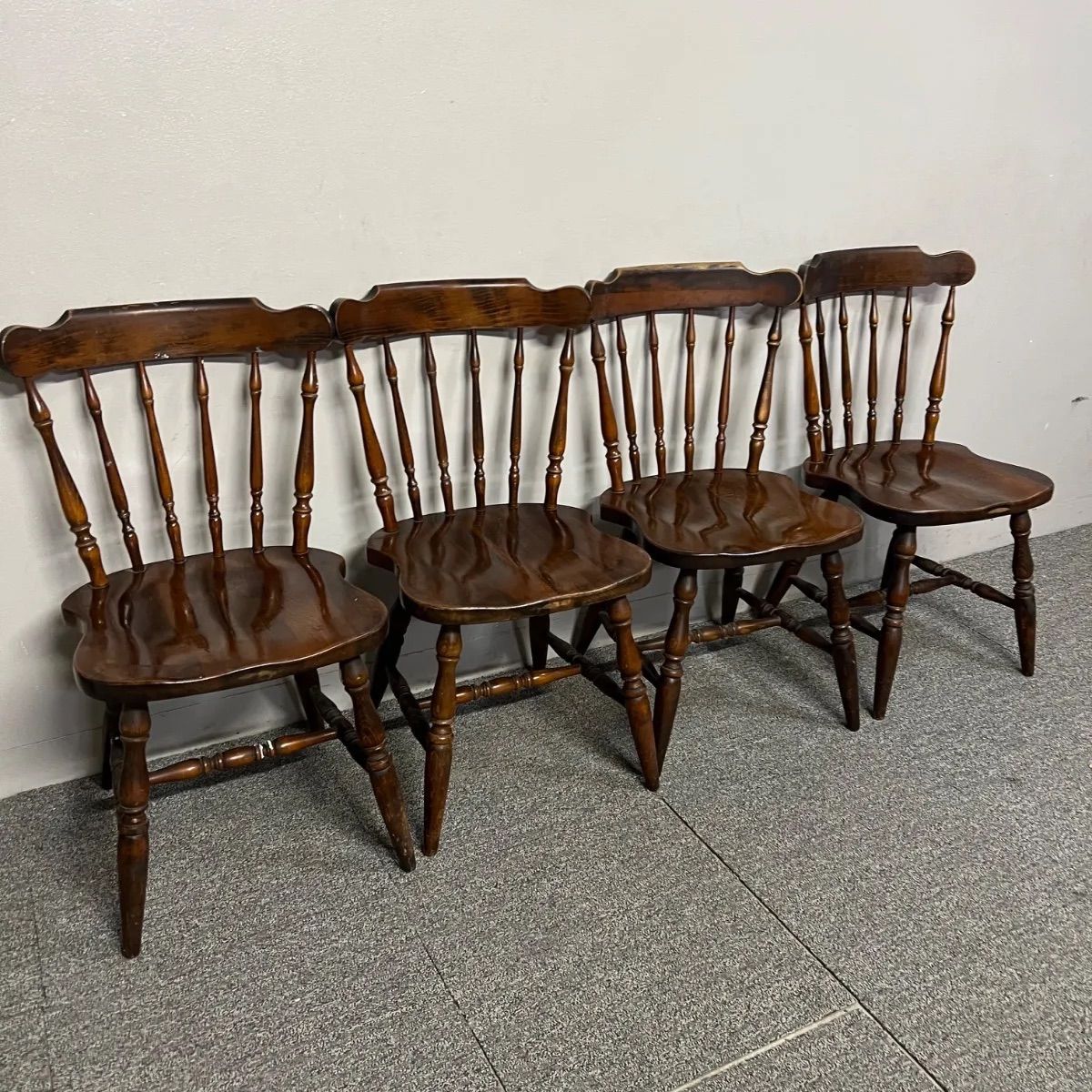 ⭐︎ キツツキマーク 木製 ウィンザーチェア 4脚 中古家具 - メルカリ
