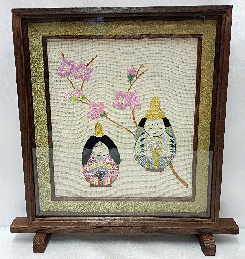 ●新品おひなさま●　桜づくし刺繍飾り　フルセット 雛人形 はるる ぷり姫 小芥子親王 マリさくら刺繍 赤屏風 横幅48cm