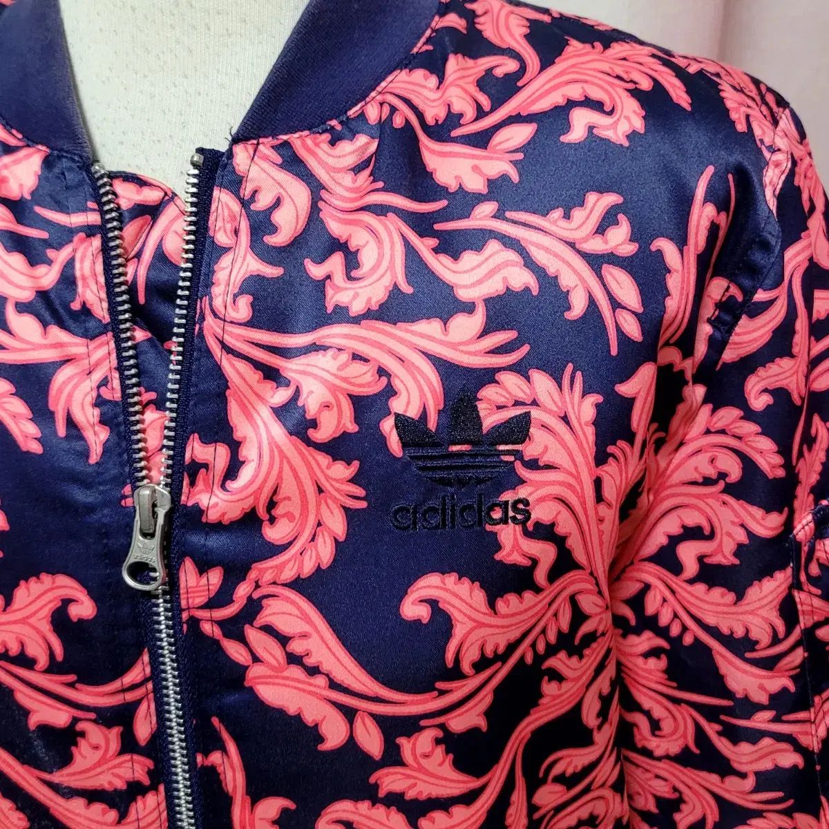 アディダス サテンボンバージャケット