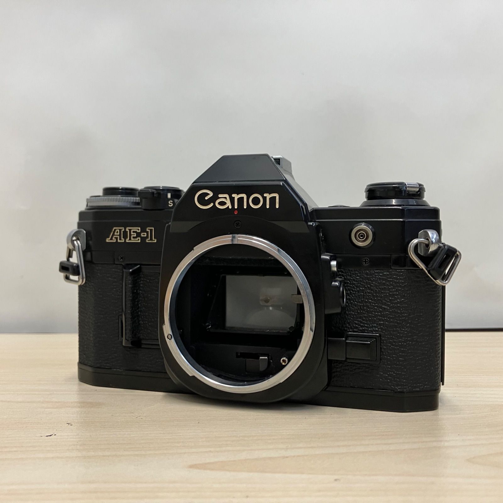00413 Canon AE-1 キヤノン フィルム一眼レフカメラ 一眼レフ フィルム 動作 済