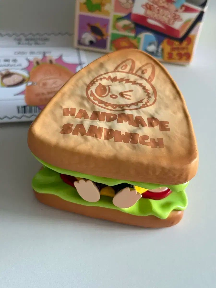 POPMART ラブブ 疑わしい コンビニ フィギュア (サンドイッチ