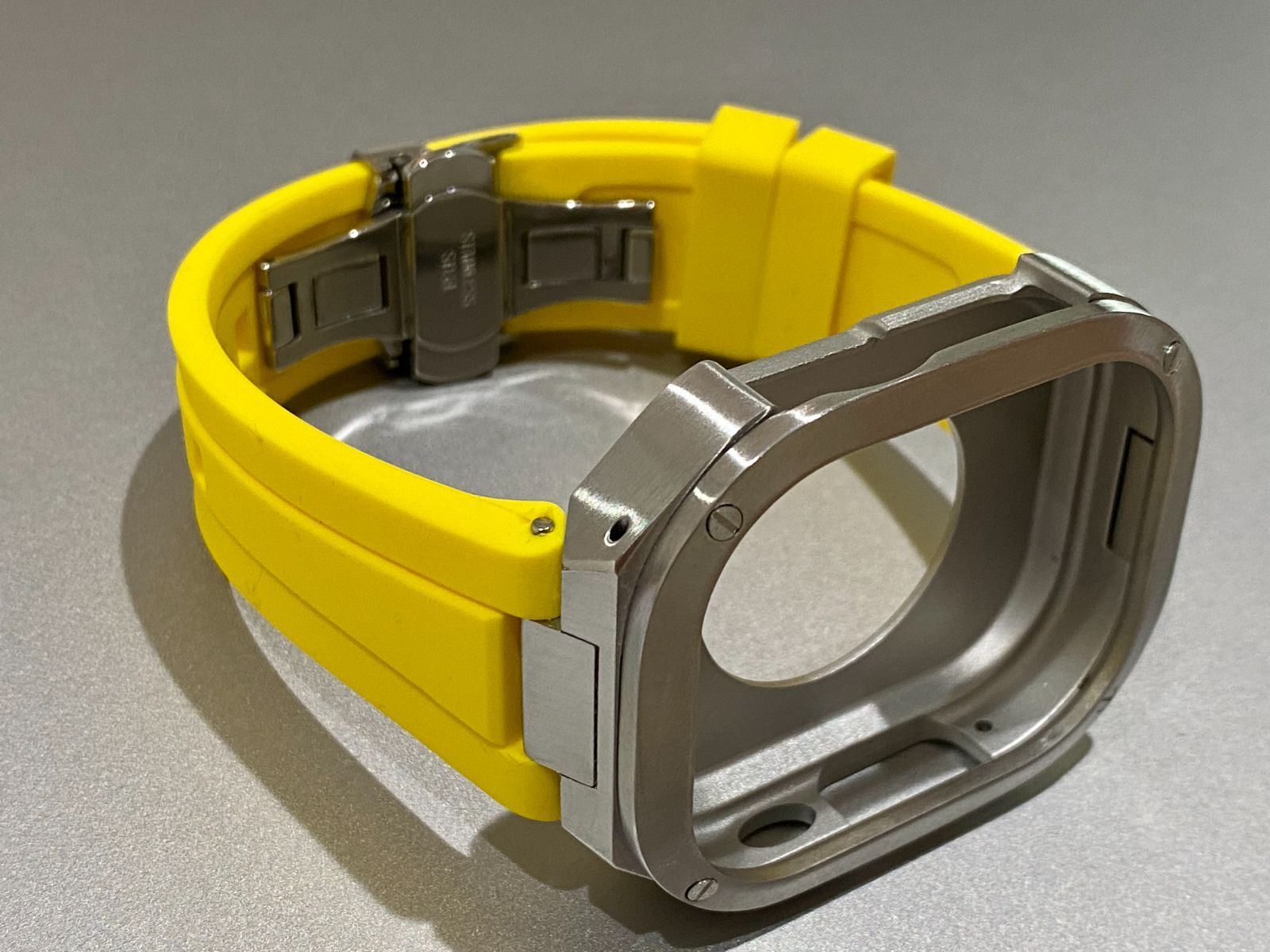 シルバー イエロー アップルウォッチバンド ラバーベルト カバー ステンレス Apple Watch ケース 49 mm ウルトラ ultra スポーツ メンズ レディース キラキラ