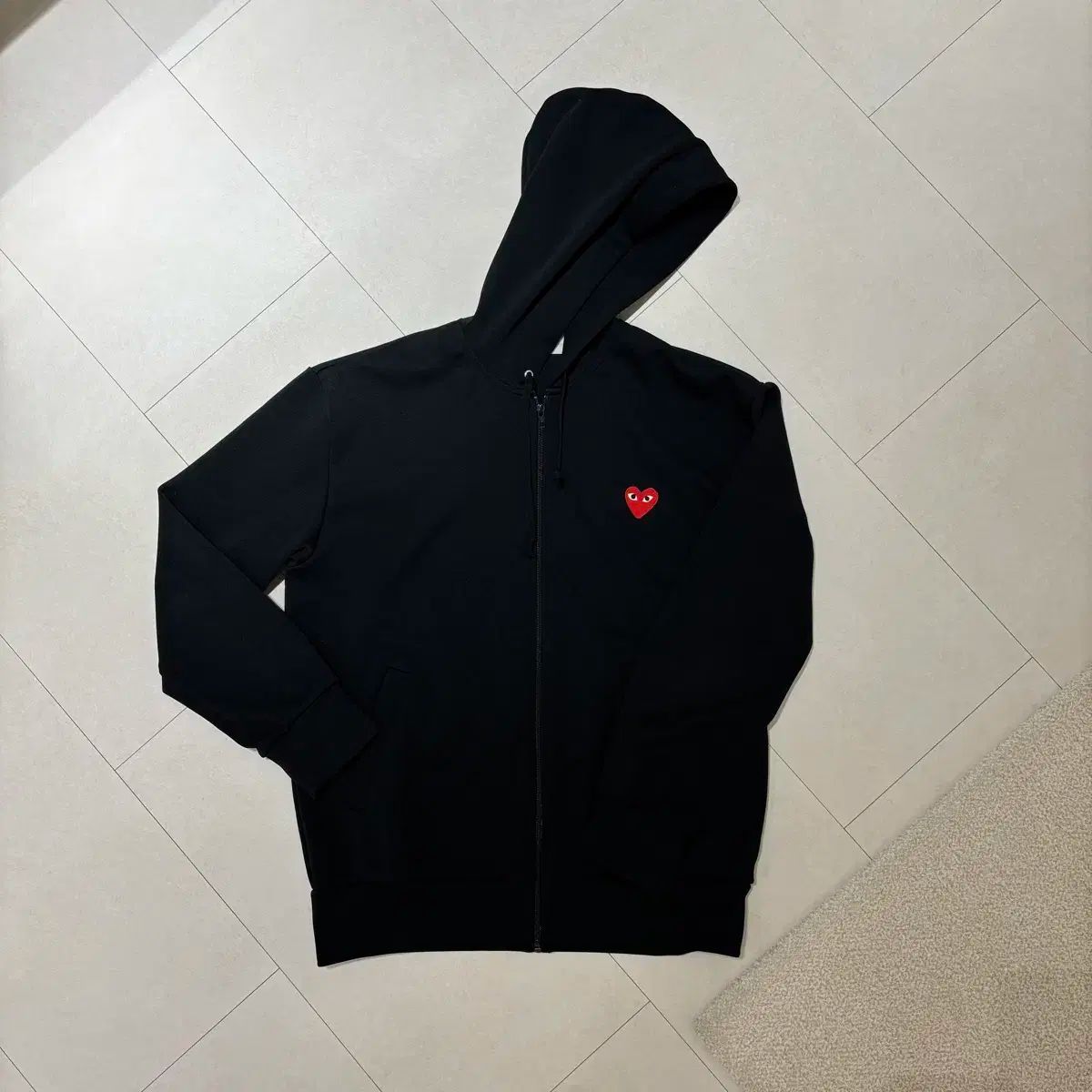 COMME des GARCONS(コム・デ・ギャルソン) 黒 フード付き ジップ COMME des GARCONS(コム・デ・ギャルソン) 黒 フード付き ジップ