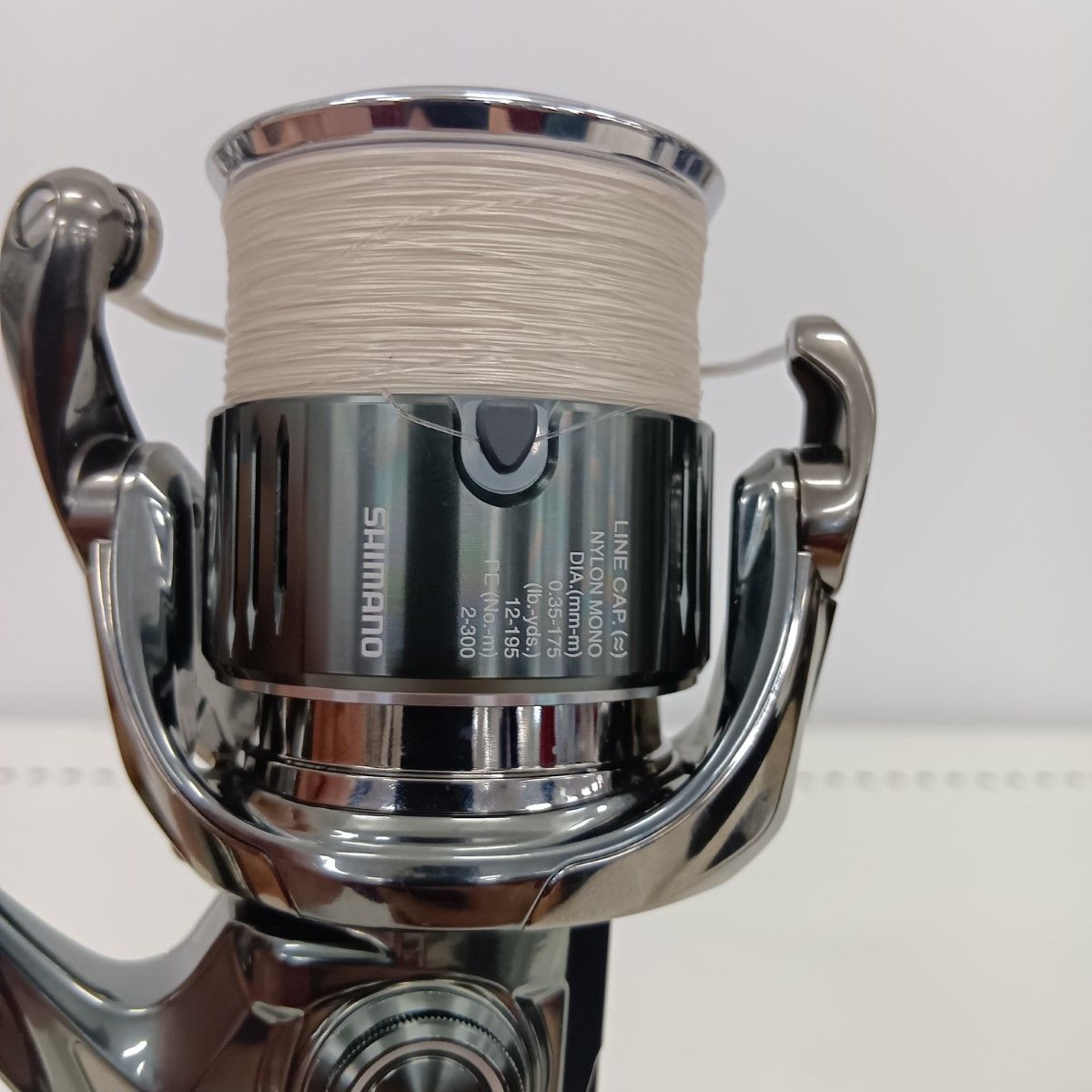 SHIMANO - SHIMANO シマノ 043979 釣り用品 リール スピニングリール 22ステラ C5000XG-K キズ有 程度B リールホルダー SHIMANO シマノ 043979 釣り用品 リール スピニングリール 22