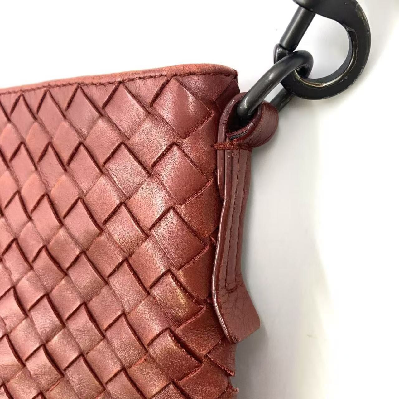 BOTTEGA VENETA イントレチャート レザー レッド ショルダーバッグ  