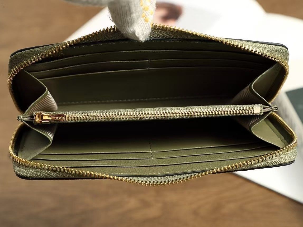LOEWE財布