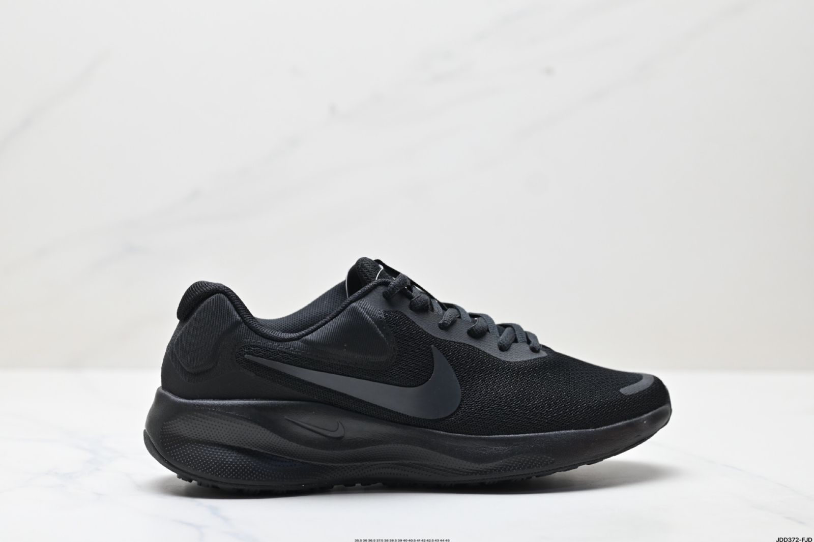 Nike REVOLUTION 7 WIDE ナイキ 通気性 低? ランニングシューズ