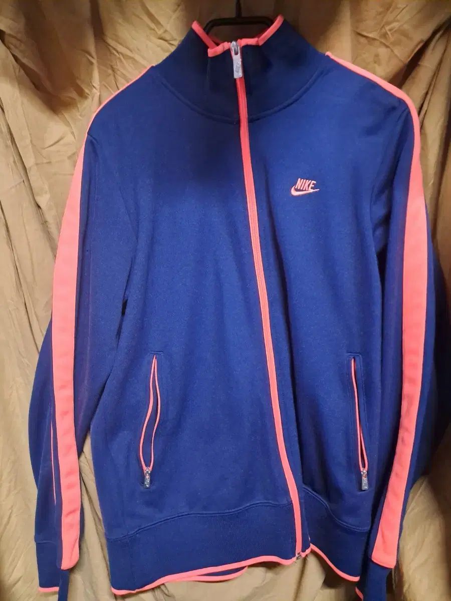 Nike(ナイキ） オレンジ ジップアップ