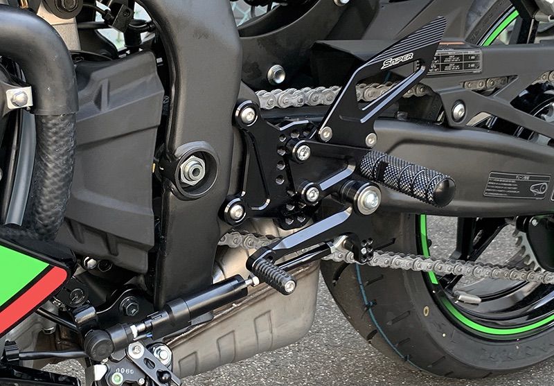 NINJA ZX-25R ZX-4R SE ストリート用 バックステップ 黒