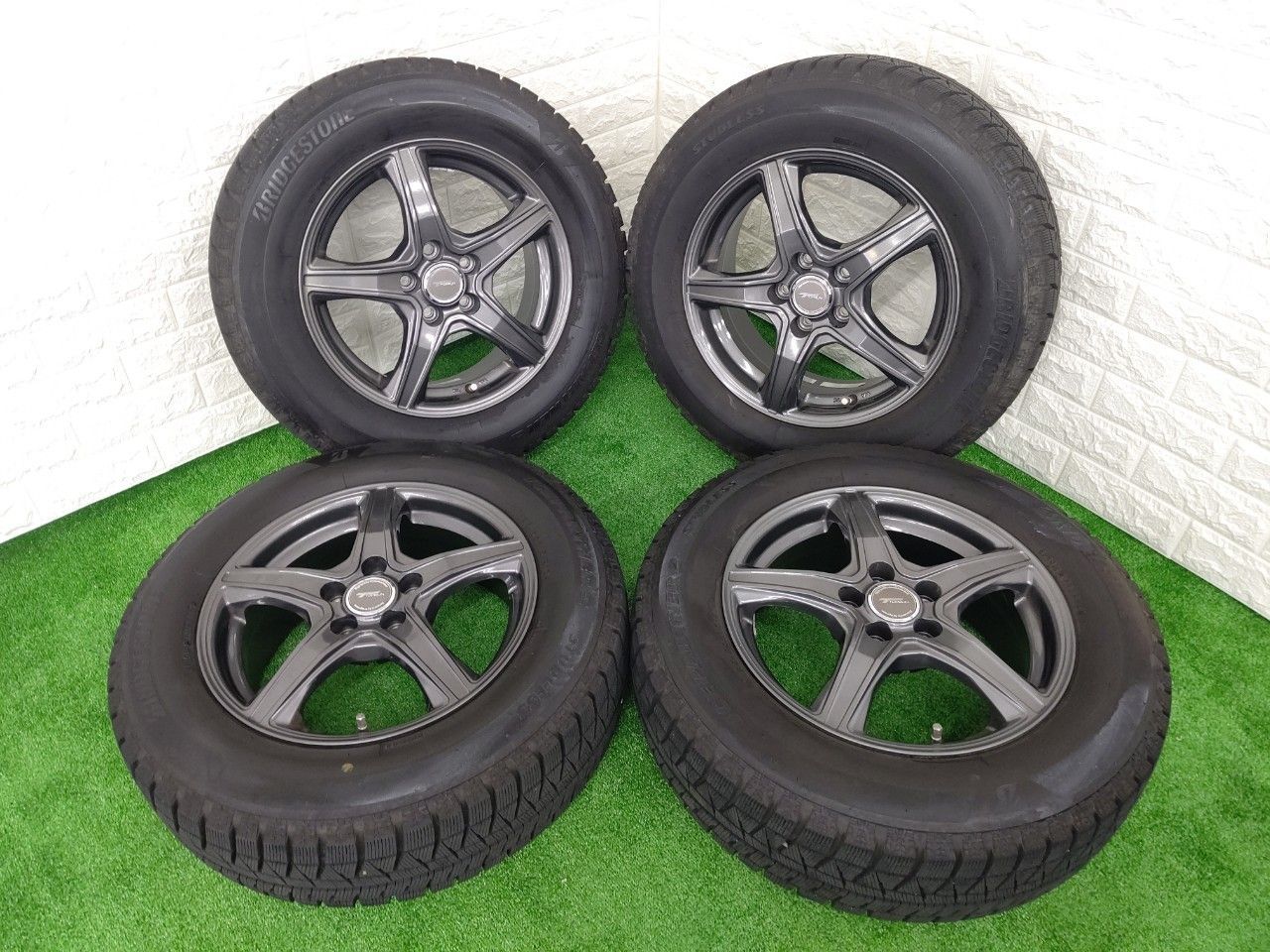 変更OK プリウスに！トップラン+ブリヂストン製195/65R15スタッドレス