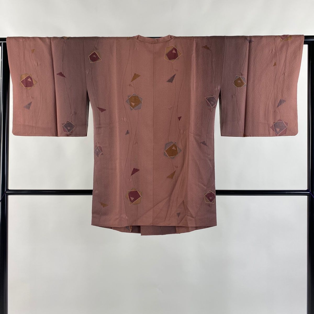 道行 身丈81cm 裄丈63cm S 和装コート 角衿 幾何学模様 地紋 刺繍 薄小豆 正絹 秀品