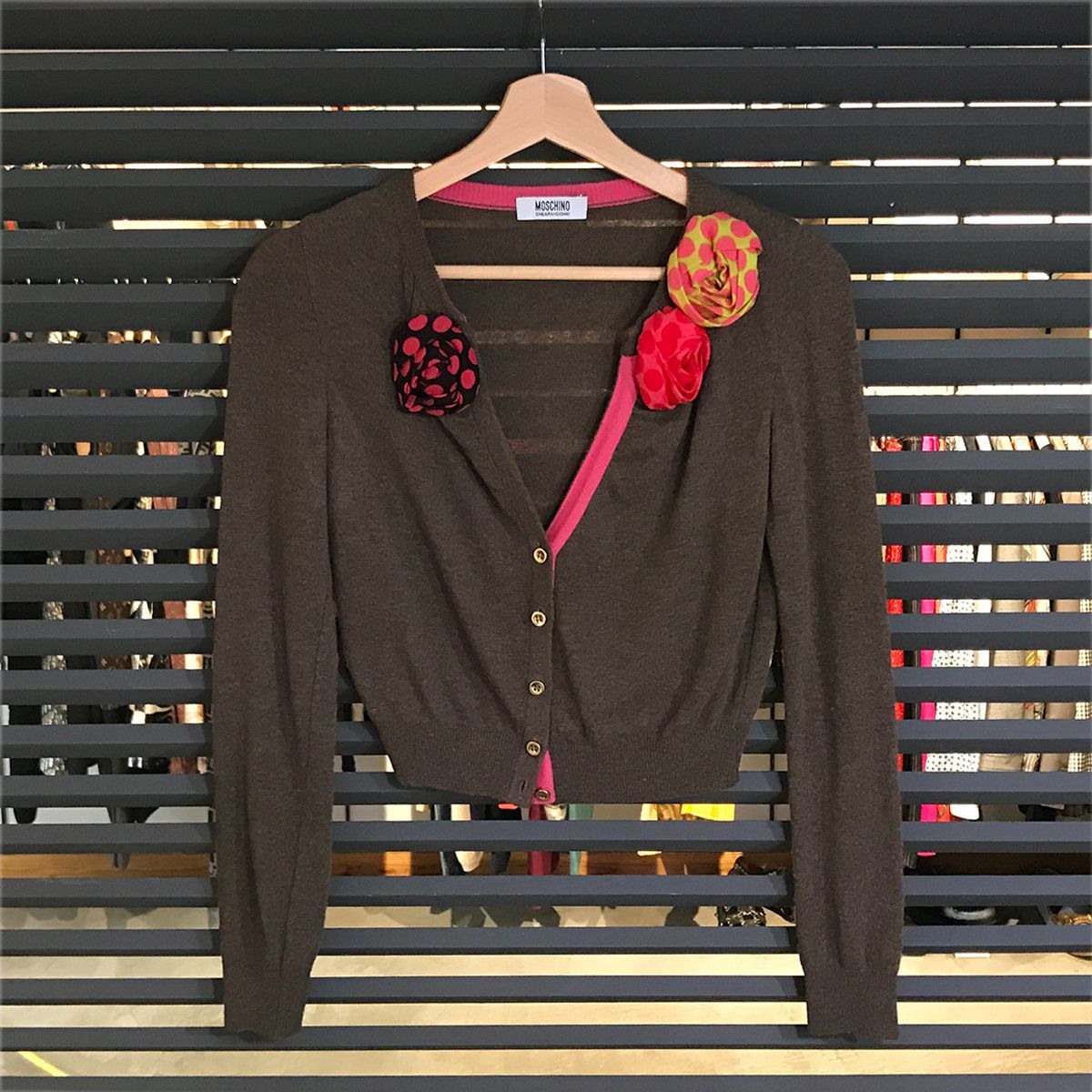 MOSCHINO モスキーノ♪フラワーモチーフカーディガン 超美品】モスキーノ フラワーモチーフ カーディガン ブラウン
