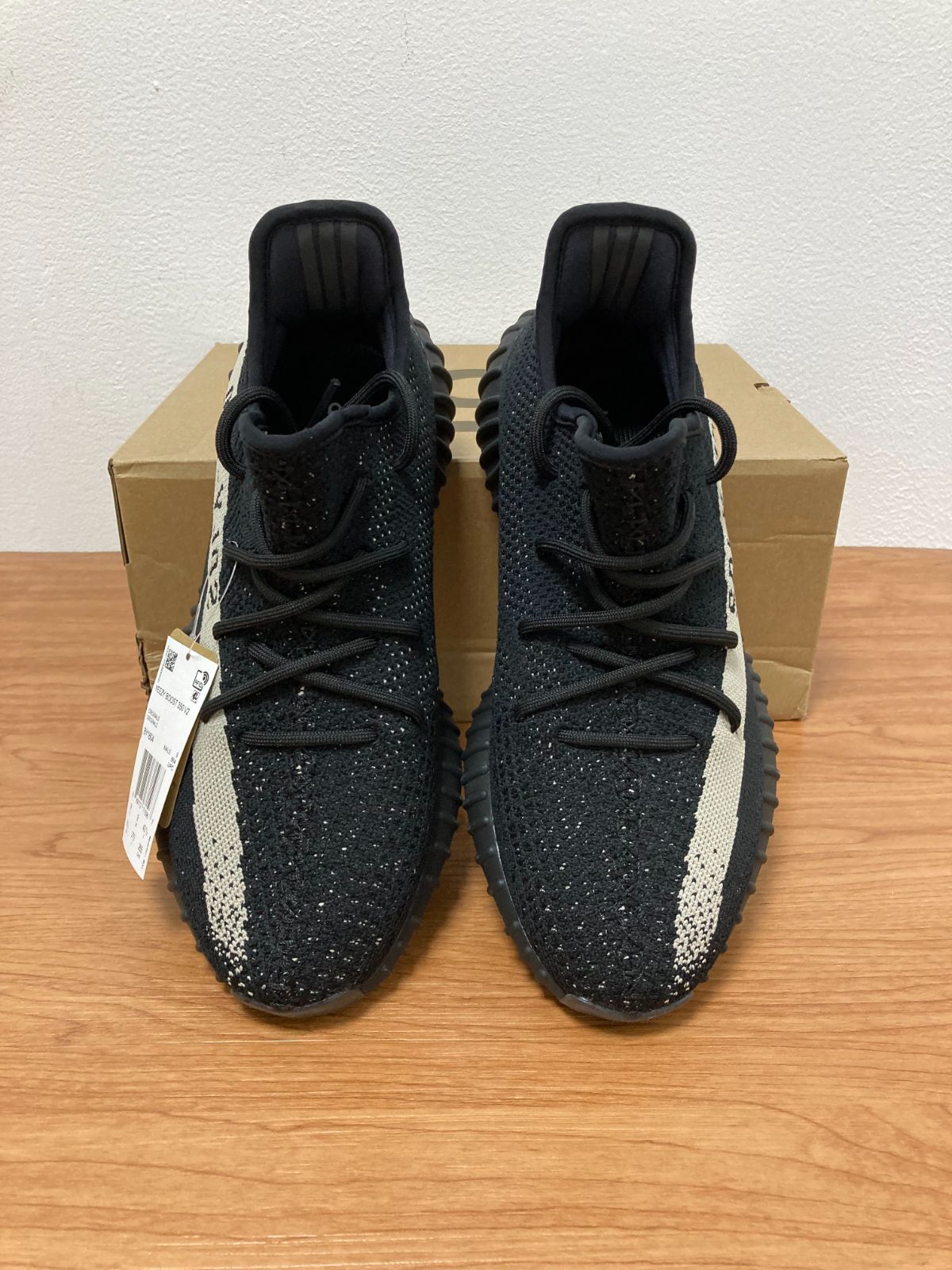 adidas YEEZY Boost 350 V2 Oreo - メルカリ