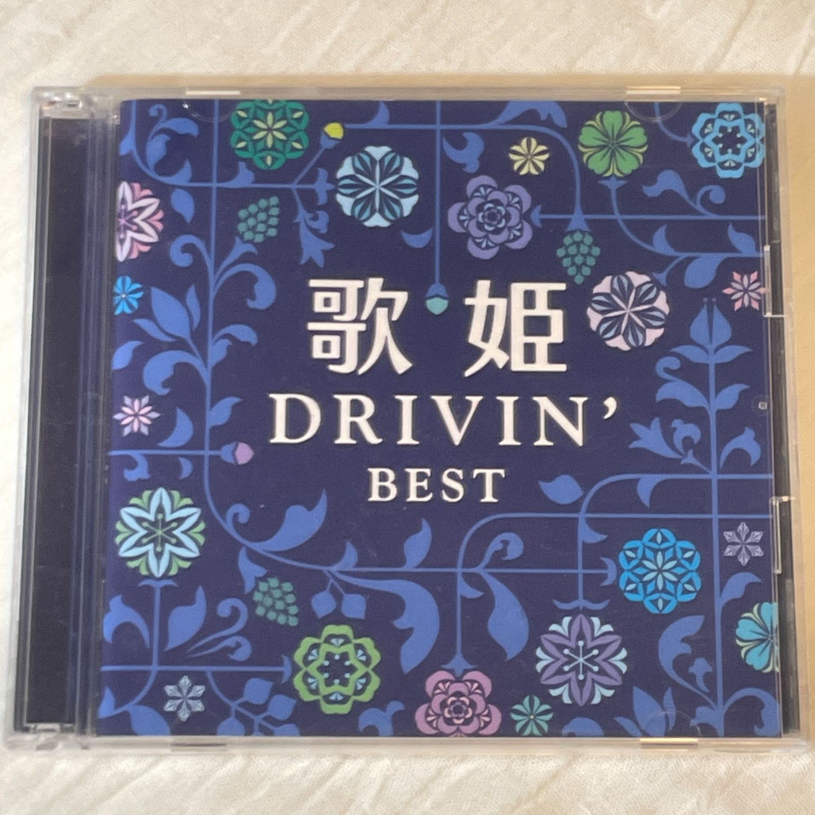 オムニバス・アルバム｜歌姫 DRIVIN' BEST（中古CD：2枚組）広瀬香美、太田裕美、石川セリ、レベッカ 、久松史奈、山下久美子、白井貴子、中村あゆみ、岡崎友紀、久宝留理子、小比類巻かほる、岡村孝子、八神純子、松田聖子、渡辺美里、麻倉未稀、原田知世 他 -  メルカリ