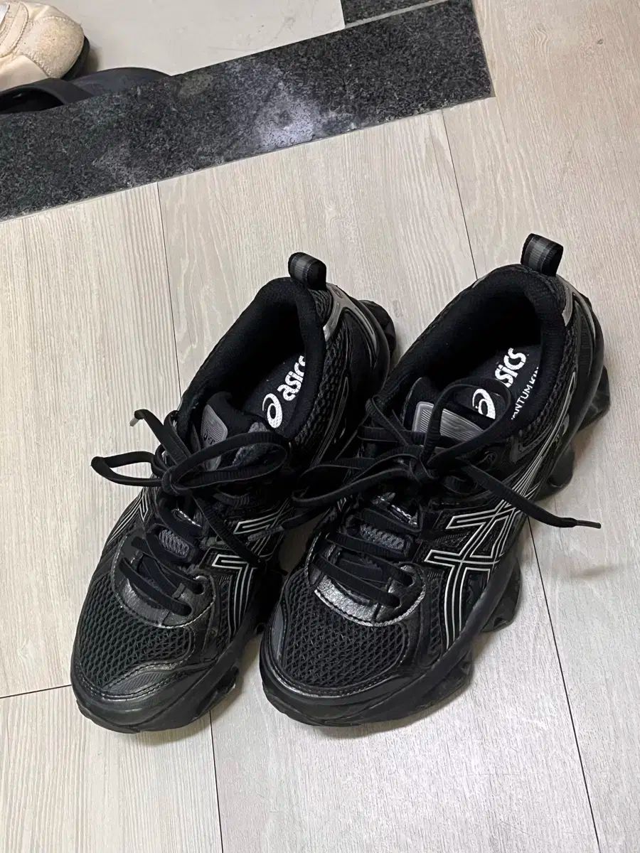 Asics アシックス