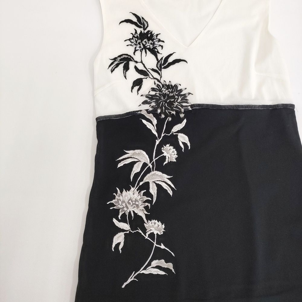 VIVIENNE TAM 刺繍 パワーネット Vネック ノースリーブ