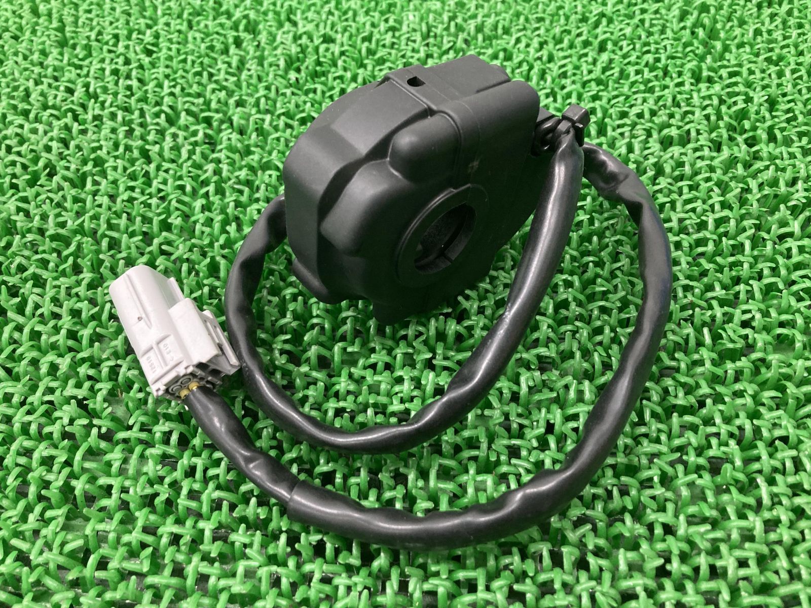 パニガーレV4S スロットルホルダー 66020102B ドゥカティ 純正 中古 バイク 部品 DUCATI Panigale1100V4S 割れ欠け無し 品薄 車検 Genuine