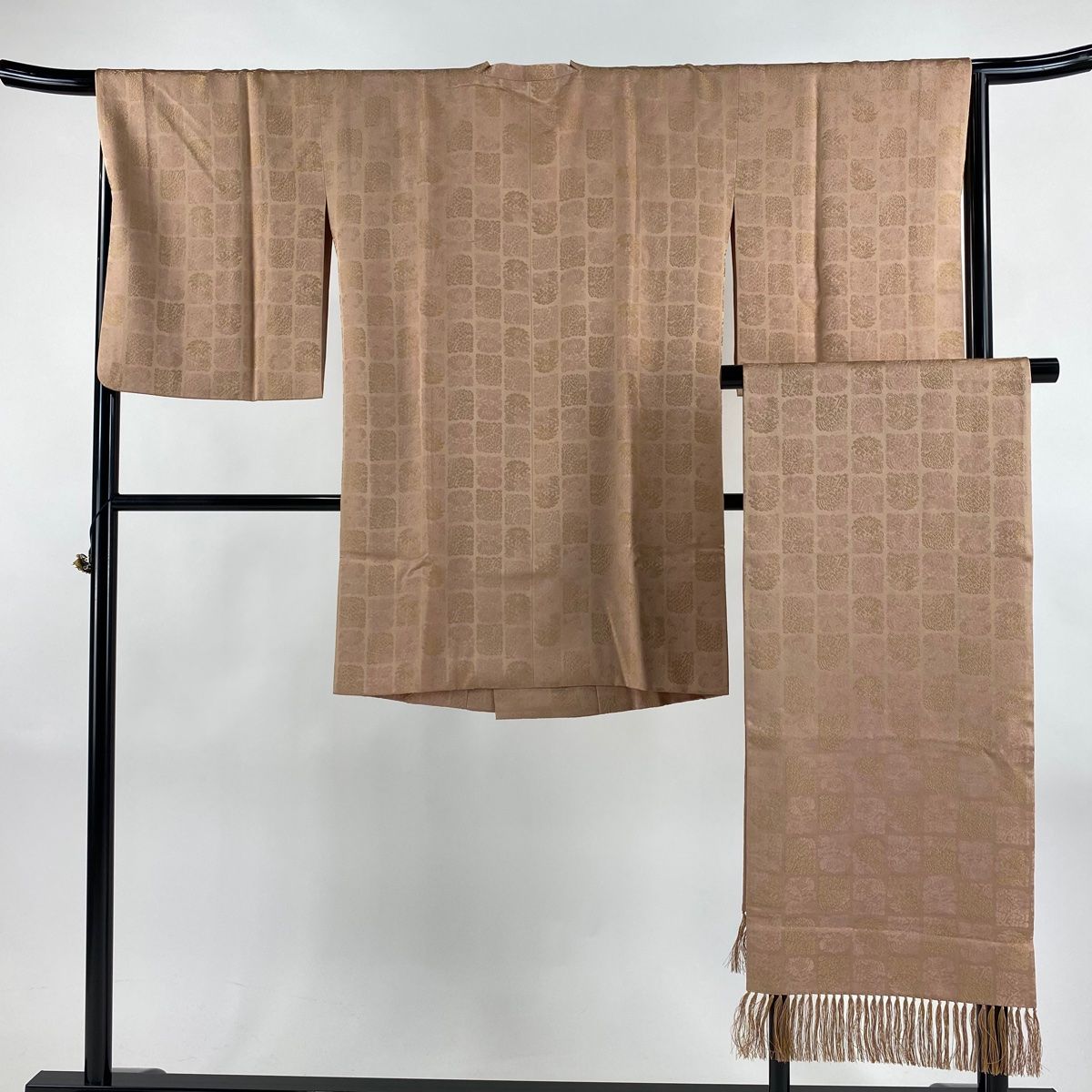 道行 身丈96.5cm 裄丈66cm M 和装コート 角衿 ストール付 草花 地紋 ピンクベージュ 正絹 秀品