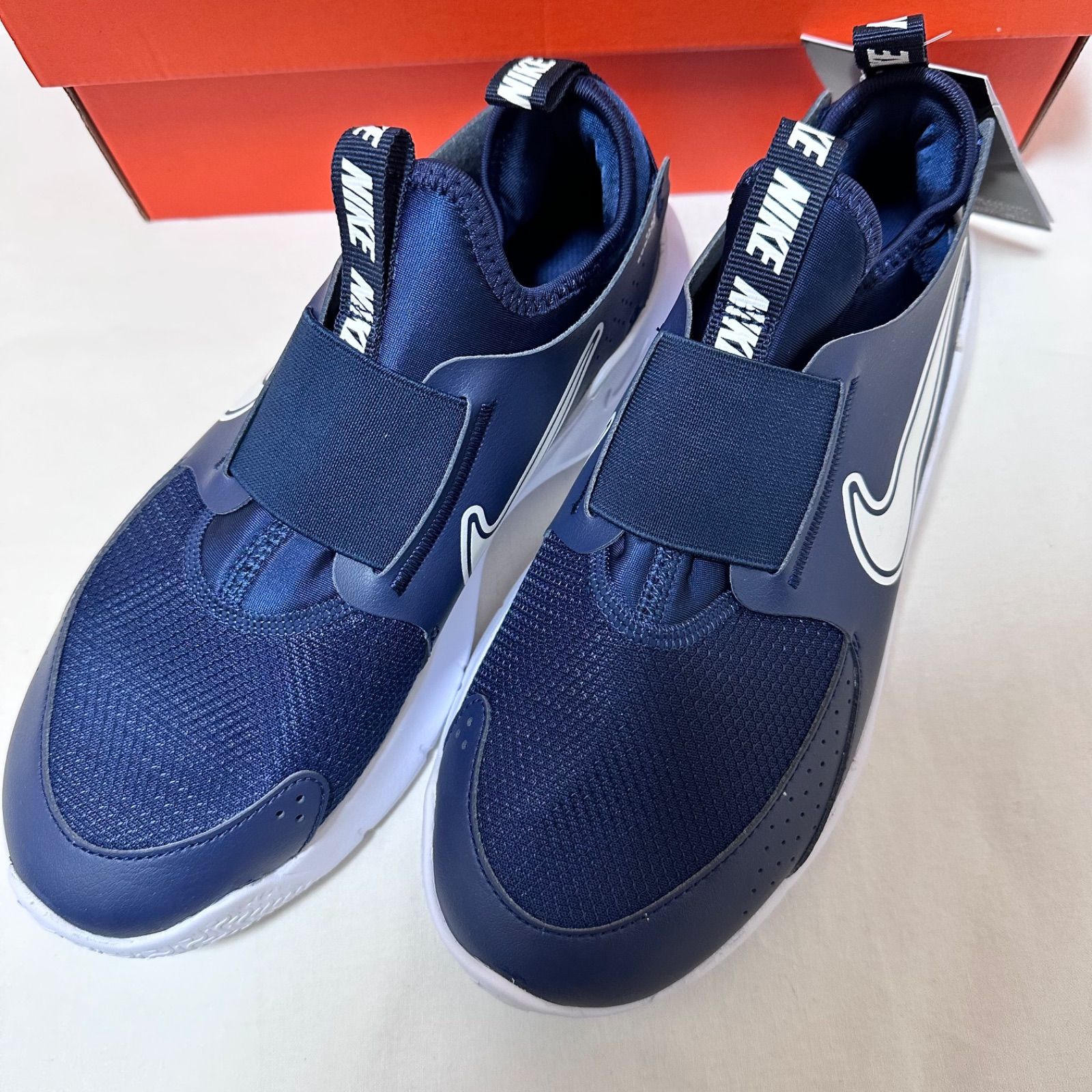 新品　24　NIKE ナイキ　フレックスランナー　スニーカー