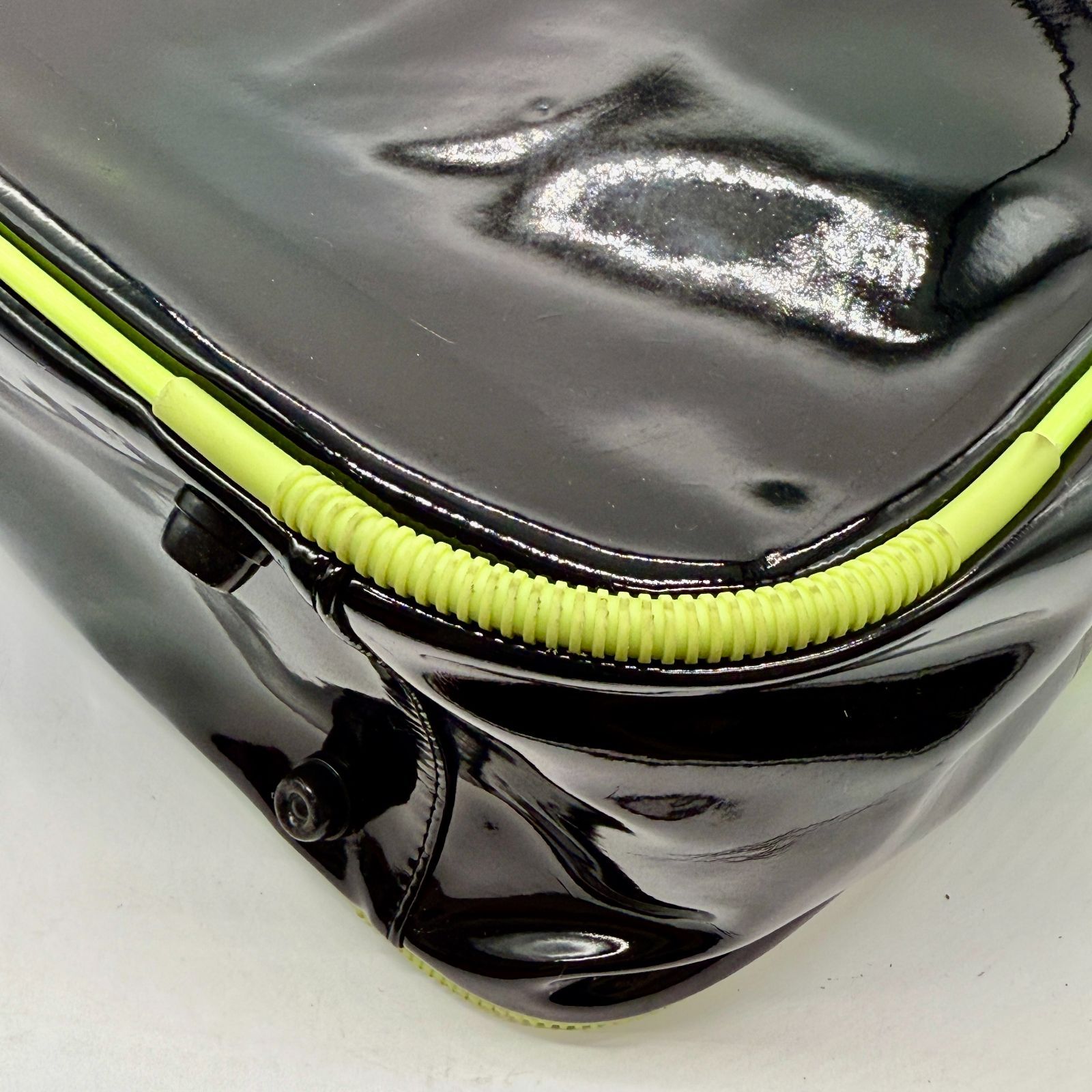 NIKE ナイキ スポーツバッグ エナメル 蛍光色 黄緑色 鞄 ショルダー 