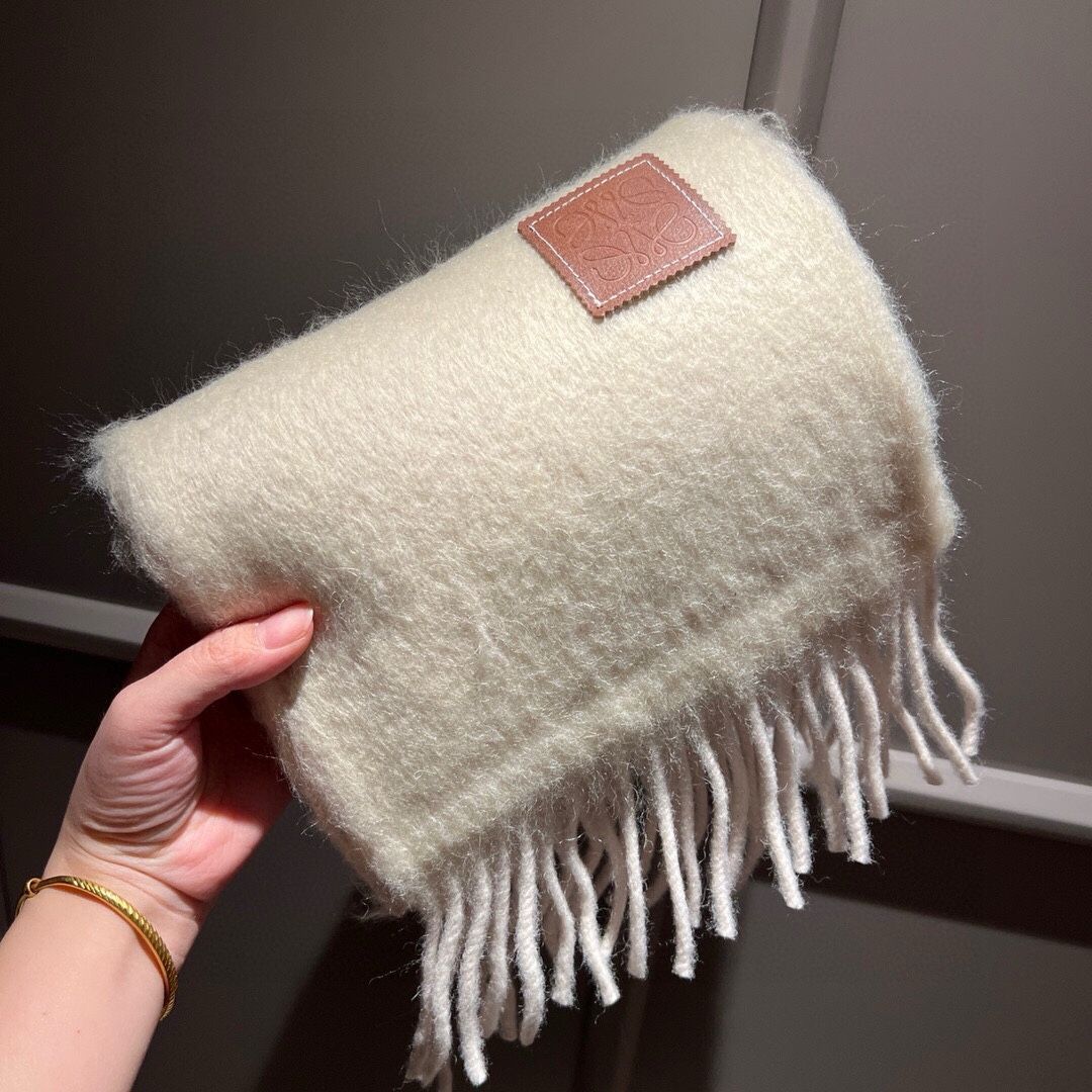LOEWE ウール モヘア マフラー ホワイト - メルカリ 
