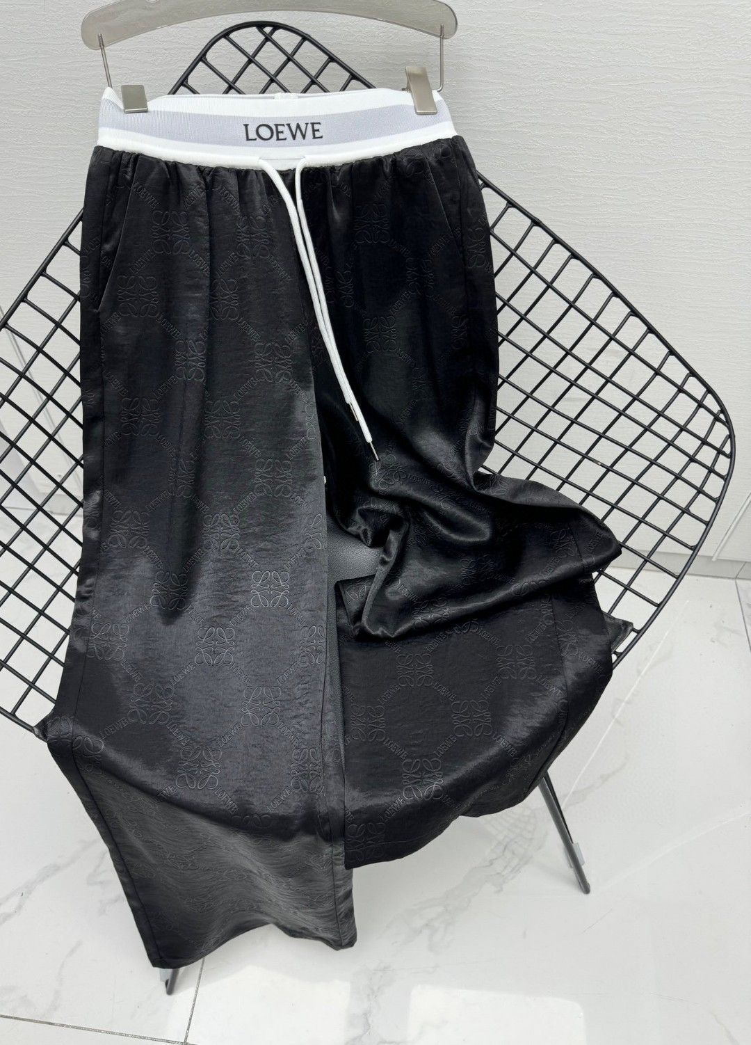 LOEWEロエベカジュアルパンツ