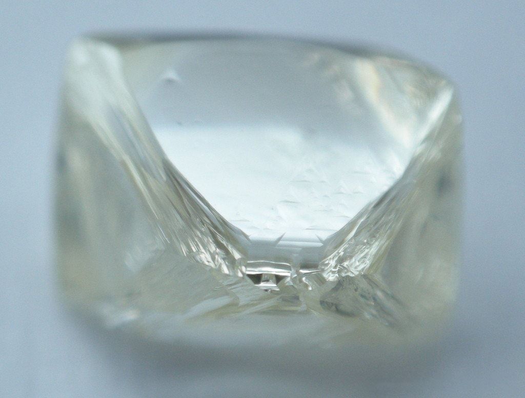 天然ダイヤモンド 原石 0.80ct Jカラー SI2 八面体 ソーヤブル