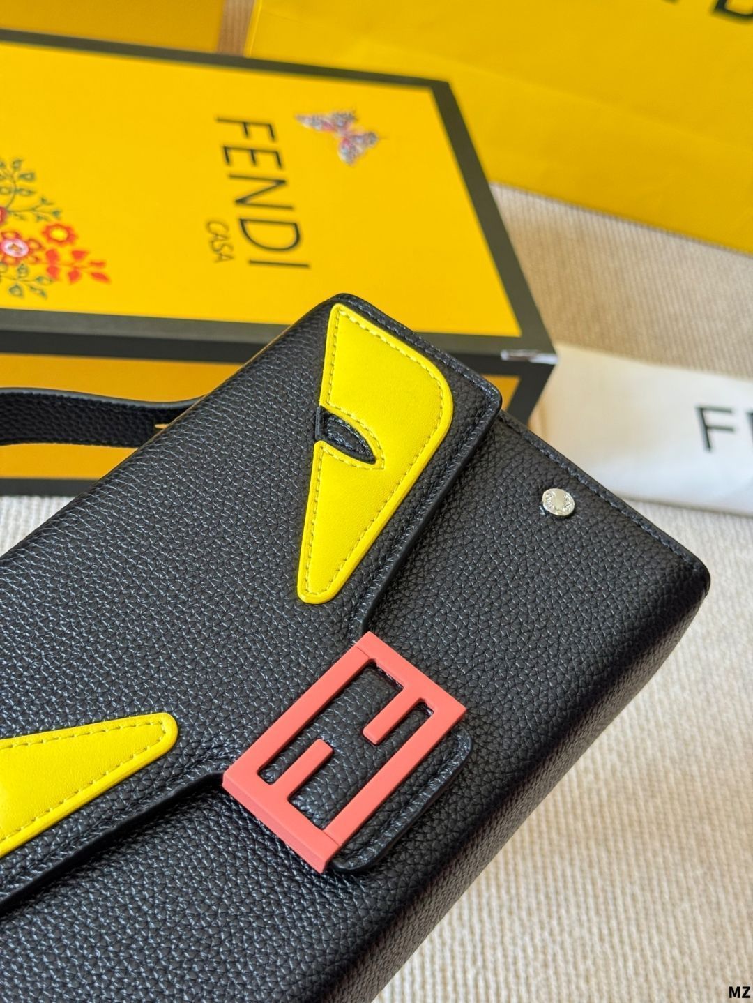 今日特価】Fendi Fendi Eyes Monster Square Bag - フェンディ