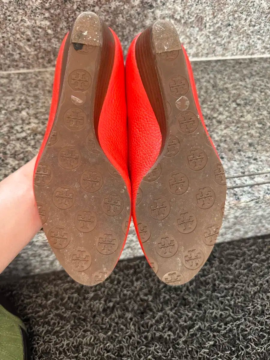 Tory Burch トリーバーチ オープントゥ ウェッジヒール Tory Burch(トリーバーチ) オープントゥ ウエッジヒール 245