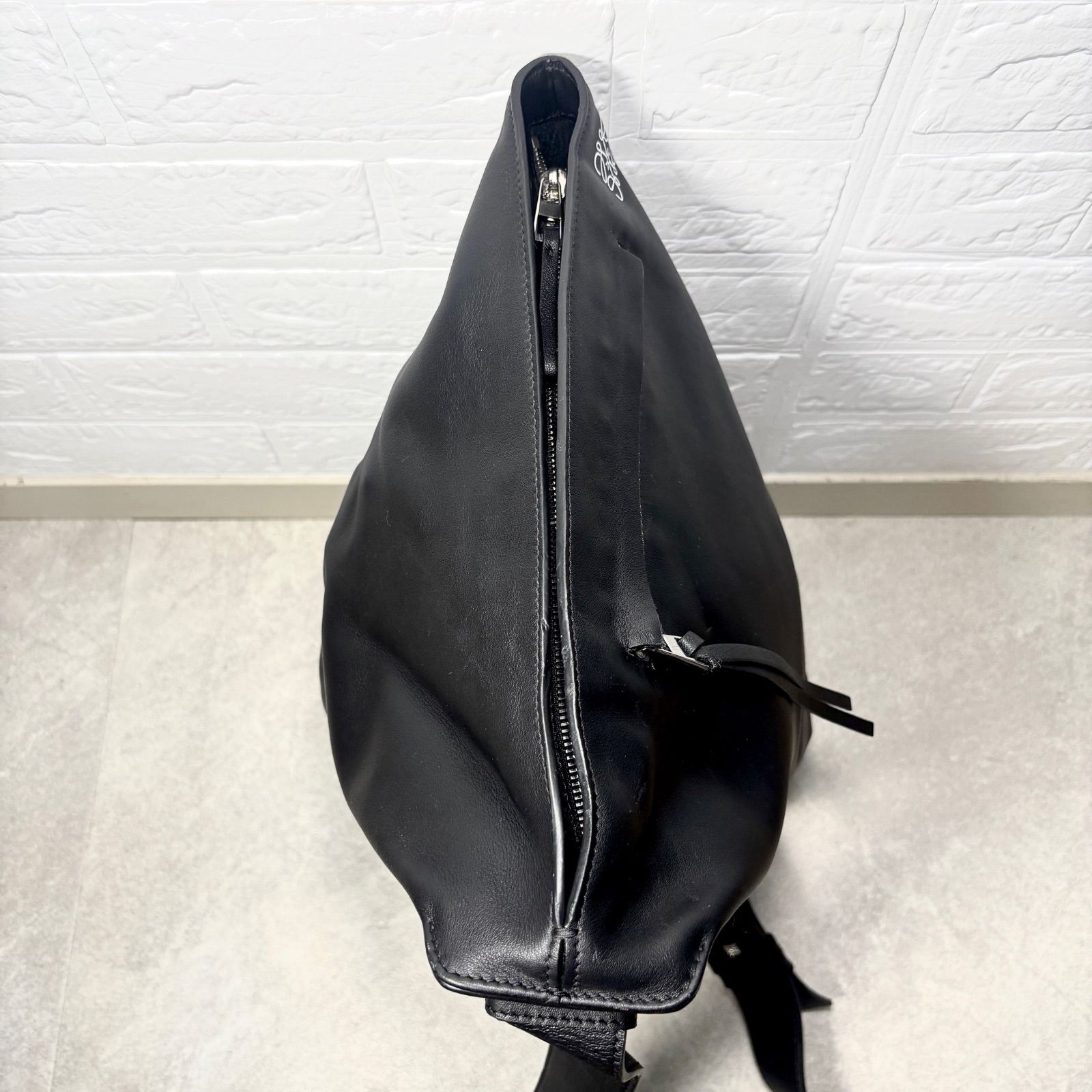 ロエベ　アントン　スリング　アナグラム　ボディバッグ　レザー　黒　ブラック LOEWE ロエベ アナグラム アントン スリング レザー ボディ