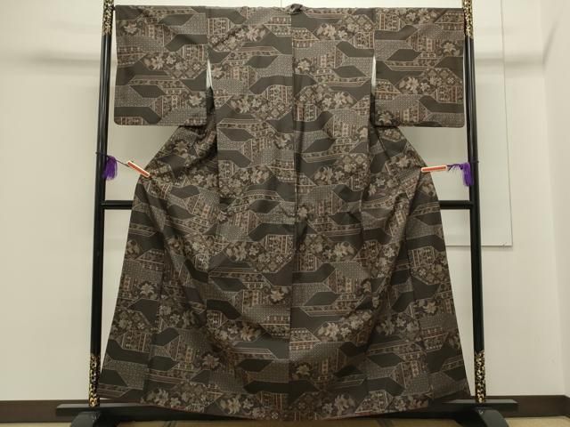 【反物】本場大島紬　旗印　鹿児島　正絹　9マルキ 反物】本場大島紬 旗印 鹿児島 正絹 9マルキ 緻密で美しい柄】本場奄美