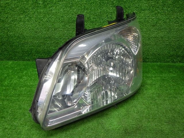 トヨタ　AZR60/65　ノア　後期　左ヘッドライト　HID　28-181　バラスト付き　N3　241114016